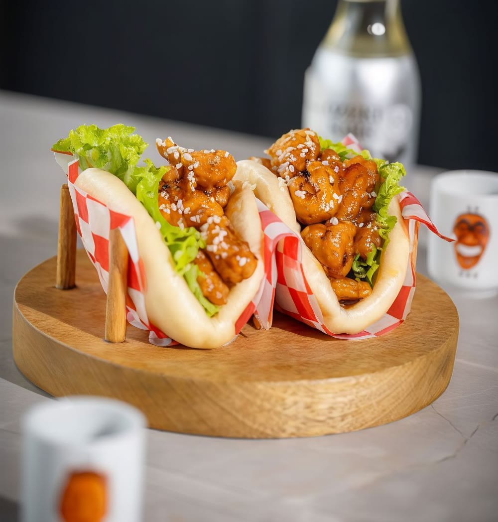 Baos con pollo crocante